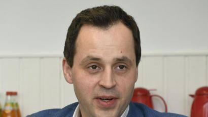 Archivbild: Petra Hartl
Sebastian Schaller, der Geschäftsführer des BRK-Kreisverbands Amberg-Sulzbach, gibt Auskunft zu Fragen rund um die Impfaktion gegen Corona.