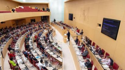 Bild: Matthias Balk/dpa 
Markus Söder gibt während einer Sitzung des bayerischen Landtags seine Regierungserklärung ab.