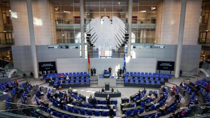 Bild: Gregor Bauernfeind/dpa 
Der Plenarsaal des Deutschen Bundestages kurz vor der Plenarsitzung