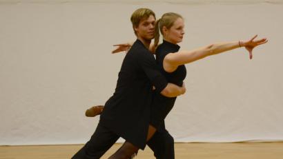 Bild: Michael Welnhofer/exb
Intensiv hat Nikolai Welnhofer im vergangenen Jahr mit Tanzpartnerin Polly Pilz für die Bayerische Meisterschaft trainiert, jetzt gibt es ein Training nur online.