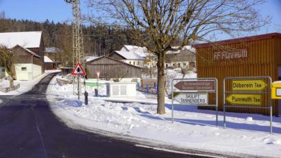 Bild: bkr
Bereits Ende März soll in einem Abschnitt vom Feuerwehrgerätehaus Richtung Skilift mit dem Ausbau der Gemeindeverbindungsstraße begonnen werden.