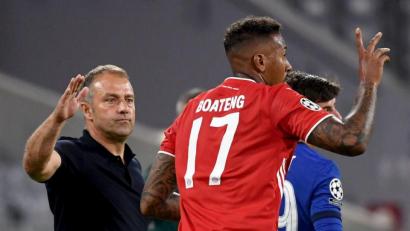 Bild: Sven Hoppe/dpa
Münchens Trainer Hansi Flick und Abwehrspieler Jerome Boateng. Flick überraschte am Sonntag mit einem Appell an die Politik.