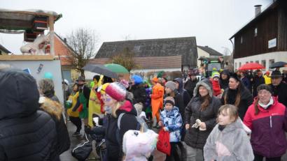 Bild: fz
Die letzten 25 Jahre war der Faschingszug in Bechtsrieth immer ein fröhlicher Höhepunkt für die Menschen in und um die Gemeinde herum. Heuer bleibt es am Faschingsdienstag still im Dorf.