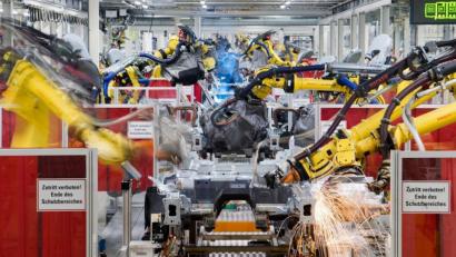 Bild: Julian Stratenschulte/dpa
Die Automobilbranche könnte die Grenzschließung hart treffen.