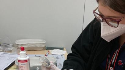 Bild: BRK Amberg-Sulzbach
In den Impfzentren Amberg und Sulzbach-Rosenberg wird jetzt auch das Vakzin von Astrazeneca verwendet.