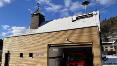 Bild: lei
Das umgebaute Gerätehaus in Hirschbach wartet nun auf das neue Tragkraftspritzenfahrzeug.