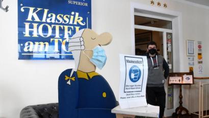 Bild: Gabi Schönberger
Thomas Heigl, Chef des Klassik-Hotels am Tor, glaubt trotz eines ausgeklügelten Hygienekonzepts nicht an Lockerungen vor Ende März. Aktuell darf er nur Geschäftsreisende beherbergen.