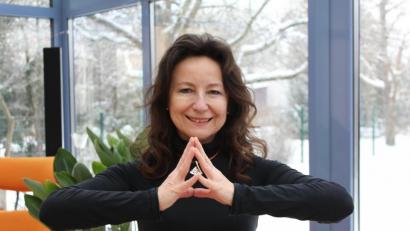 Bild: Evi Wagner
Coach Annette Huber zeigt, wie das ganzheitliche Trainingsprogramm Indian Balance funktioniert.