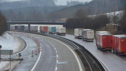 Bild: dob
So mancher Autofahrer wurde am Dienstag und Mittwoch von der Komplettsperrung der Autobahnausfahrt Waidhaus total überrascht.