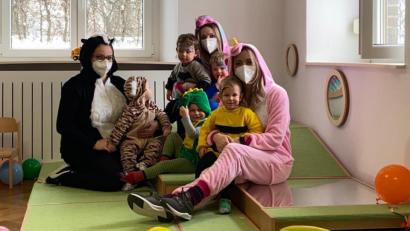 Bild: Katja Bloßfeldt/exb
In der Johanniter-Kinderkrippe in Waldsassen haben die Mädchen und Buben im kleinen Rahmen Fasching gefeiert.