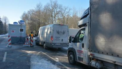 Bild: jr
Weil Tschechien als Mutationsgebiet gilt, steht am Waldsassener Grenzübergang eine behelfsmäßige Station, um die Einreise zu kontrollieren.