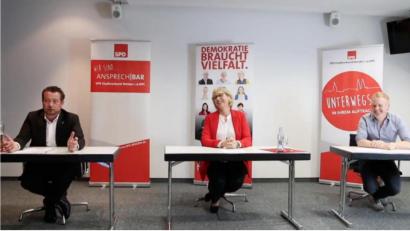 Screenshot: Eichl
Politischer Aschermittwoch als Livestream aus der Max-Reger-Halle: Bundestagsabgeordneter Uli Grötsch, Stadtverbandsvorsitzende Sabine Zeidler und Fraktionschef Roland Richter ohne klatschendes Auditorium (von links).