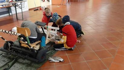Bild: shapeschool
Weil viele Eltern im ersten Lockdown Urlaub nehmen mussten, standen sie in den Sommerferien vor einem Problem - der Kinderbetreuung. Eine Ganztages-Ferienbetreuung wie hier in Kümmersbruck ist für Shapeschool aber nicht nur eine Lösung für das Betreuungsproblem, sondern ein Schritt in Richtung Chancengleichheit.