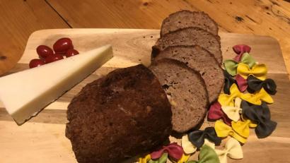 Bild:  Michael Schiffer
Frische Bratwurst und Pecorino kommen in den Hackbraten italienischer Art.