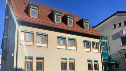 Bild: stg
Die temporäre Corona-Test-Station ist ab kommenden Montag für weitere Termine erneut im ehemaligen Ganssmüller-Komplex an der Wunsiedler Straße untergebracht.