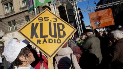 Archivbild: Janoa Marjai, dpa
Demonstration in Budapest gegen die Verweigerung der Sendelizenz für Klubradio.