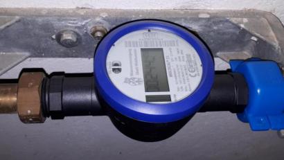 Bild: pz
Die Funk-Auslesung der Zählerstände der digitalen Wasseruhren (Bild) im Stadtgebiet Waldsassen hat mehrere Fehlerprotokolle ergeben: Dabei wurden Undichtigkeiten im Leitungsnetz entdeckt.
