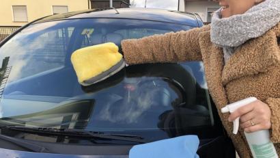Bild: bal
Durch das regelmäßige Pflegen und Putzen der Windschutzscheibe kann im Winter vermieden werden, dass sie bei Kälte stark beschlägt.