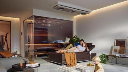 Bild: Klafs Gmbh Co. Kg/dpa 
Ein eigener Wellnessbereich – das geht modern mit viel Glas, wie Klafs mit seinem Modell Aurora zeigt.