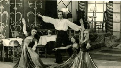Bild: Archiv Manfred Uhlig/exb 
Gruppenbild mit Damen: 1949 war Manfred Uhlig in der „Fledermaus“, einer Operette von Johann Strauss, im Stadttheater zu sehen.