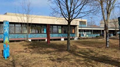 Bild: Völkl
16 Luftreinigungsgeräte hat die Kommune für die Mittelschule beschafft. Geld wurde auch für die digitalen Infrastruktur in die Hand genommen.