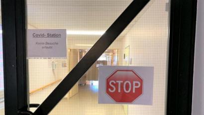 Bild: Marie Ehras/exb
Die Covid-Station im St.-Anna-Krankenhaus ist strengen Richtlinien für die Isolierung der infizierten Patienten unterworfen.