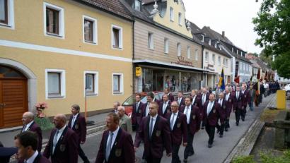 Archivbild: bey
2015 feierte der Männergesangveren 1895 Pleystein mit einem Kirchenzug sein 120-jähriges Bestehen. Ob heuer das im letzten Jahr ausgefallene Jubiläumfest zum 125. Geburtstag gefeiert werden kann, ist noch offen.