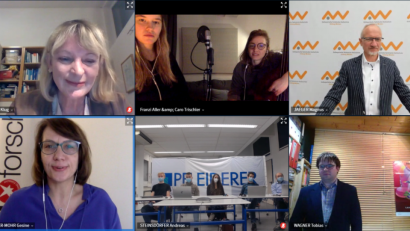 Screenshot: Bühner
Organisatoren und Programmgestalter (von links oben bis rechts unten) sind OTH-Präsidentin Andrea Klug, Musikduo Franzi Aller und Caro Trischler, OTH-Professor Magnus Jaeger, Gesine Kessler-Mohr von der Bundesgeschäftsstelle, Vertreter der Firma Pfleiderer und Regionalwettbewerbsleiter Tobias Wagner.