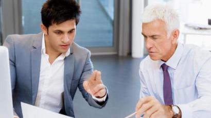 Bild: Aktivsenioren eV/exb
Bei monatlichen Sprechtagen, die die Aktivsenioren im Mittelstandszentrum Maximilianshütte anbieten - beziehungsweise in Zeiten der Kontaktbeschränkung via Skype - werden unternehmerische Pläne mit Klienten besprochen und ausgefeilt.