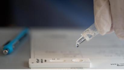 Bild: Sebastian Gollnow
Schnelltests durfte bislang nur geschultes Fachpersonal vornehmen. Das soll sich nun ändern.