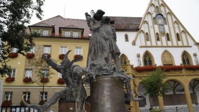 Archivbild:  Petra Hartl
Der Hochzeitsbrunnen am Amberg Marktplatz erinnert an das größte Spectaculum der Stadt.