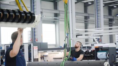 Archivbild: Gabi Schönberger
Mitarbeiter in Fertigung und Montage der BHS Corrugated haben derzeit gut zu tun. Durchaus ein Grund für Lohnerhöhungen, finden Betriebsrat und IG Metall.