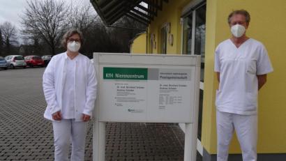 Bild: hka
"Corona-Helden" im KfH-Nierenzentrum in Rosenberg: Gerti Högner und Hans-Jürgen Hüttner.