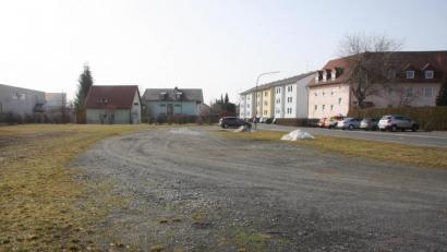 Bild: wro
Die Fläche an der Andreas-Thoma-Straße, auf der die neue Kindertagesstätte entstehen wird, bleibt vorerst im Eigentum der Marktgemeinde Wiesau.