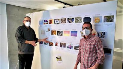 Bild: ubb
Viele Fotografien sind mit viel Arbeit entstanden. Jürgen Klein (links) präsentiert nun seine Kunstwerke. Beim Aufbau geholfen hat ihm KuWa-Vorsitzender Wolfgang Horn.