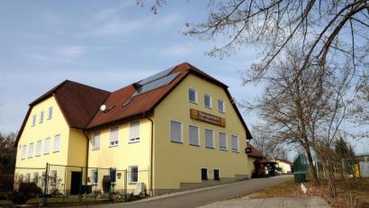 Bild: Stephan Huber
Das Sportheim des TuS Schnaittenbach soll eine neue Heizung bekommen. Weil dazu jetzt ein Mitgliedervotum nötig ist, gibt es hier am Samstag eine Versammlung unter freiem Himmel.