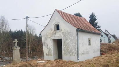 Bild: ld
Zwei Todesurteile hat die Feldkapelle am Steg nach Selingau überlebt.