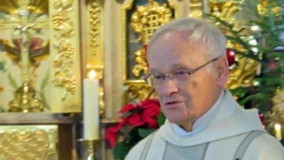 Bild: Hans Heimler/exb
Wo auch immer er ist, hat der Ruhestandsgeistliche Hans Schächtl die Sympathien der Leute auf seiner Seite. Heute feiert er den 80. Geburtstag.