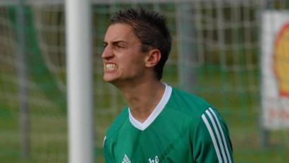 Bild: exb
Manuel Löffelmann in seiner Lieblingspose: Der Stürmer jubelt gerne und oft über Tore.