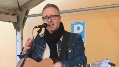 Bild: Hirsch
Berufsmusiker Thorsten Loher ist sauer auf die Politiker: "Sie haben uns hängen lassen und mit Füßen getreten".