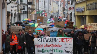 Archivbild: gsp
Fridays-For-Future-Demo in Amberg: Die Initiative hat das Thema Klimaschutz in Bewegung gebracht.