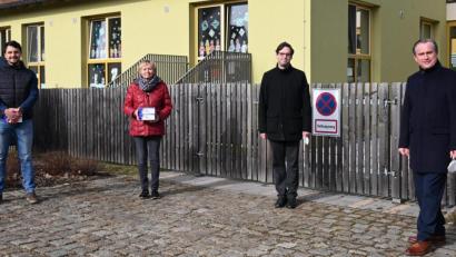 Bild: gf
Wie sieht die Zukunft unserer Kinderbetreuung aus? Darüber diskutierten (von links) Michael Kraus, Maria Mitterer, Pfarrer Dominik Mitterer und der Zweite Bürgermeister Hermann Böhm.