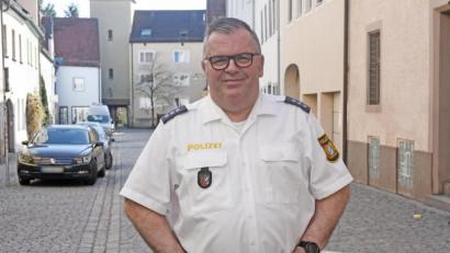 Bild: Gabi Schönberger
16 Jahre lang war Polizeihauptkommissar Willi Fritz als Kontaktbereichsbeamter in der Weidener Altstadt unterwegs.