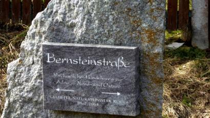Bild: fsb
Tafel am Granitstein am Anfang des Naturetrlebnisweges Klingenbachtal