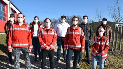 Bild: hcz
Die Führung der Wasserwacht-Ortsgruppe Weiden- Flossenbürg mit den Mitgliedern des Wahlausschusses. Neuer Technischer Leiter ist nun Florian Lang (vorne, Zweiter von links).