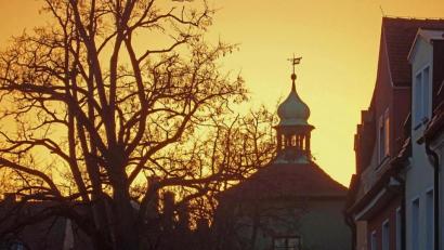 Bild: Dobmeier
In ein magisches Licht beim Sonnenuntergang tauchte der in der Atmosphäre getragene Saharastaub das Obere Tor in Weiden.