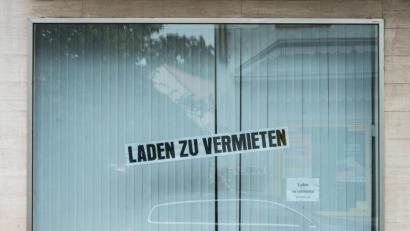 Symbolbild: Armin Weigel/dpa
Immer mehr Innenstädte und Dorfzentren veröden. Die Grünen wollen dem mit einem Zehn-Punkte-Plan zur Stärkung von Innenstädten entgegen wirken.