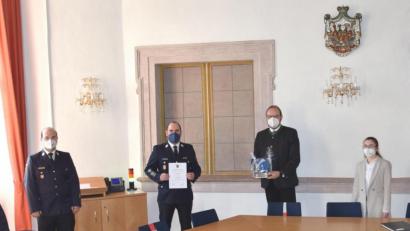 Bild: Landratsamt Neustadt a.d.Waldnaab/Marcel Weidner/exb
Manuel Bock wurde zum Kreisbrandmeister für Katastrophenschutz ernannt.