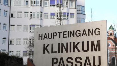 Bild: Armin Weigel/dpa
Eine Spende über 40.000 Euro erhielt das Klinikum Passau von der Band "Dicht & Ergreifend".