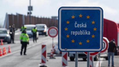 Symbolbild: Robert Michael/dpa
Von der Europäischen Union wird es wohl keine zusätzlichen Impfdosen für das bayerisch-tschechische Grenzgebiet geben. Ein anderer Impfstoff wartet unterdessen auf die Zulassung in der EU.